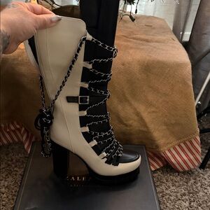 NWB AZALEA WANG “Can’t tough this” Chunky Black & White Women's Boots SZ 6